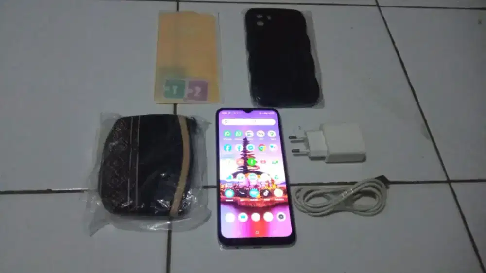 Realme C30 ( 2022 )
Ram 2gb Rom 32gb
Green Grey Edition