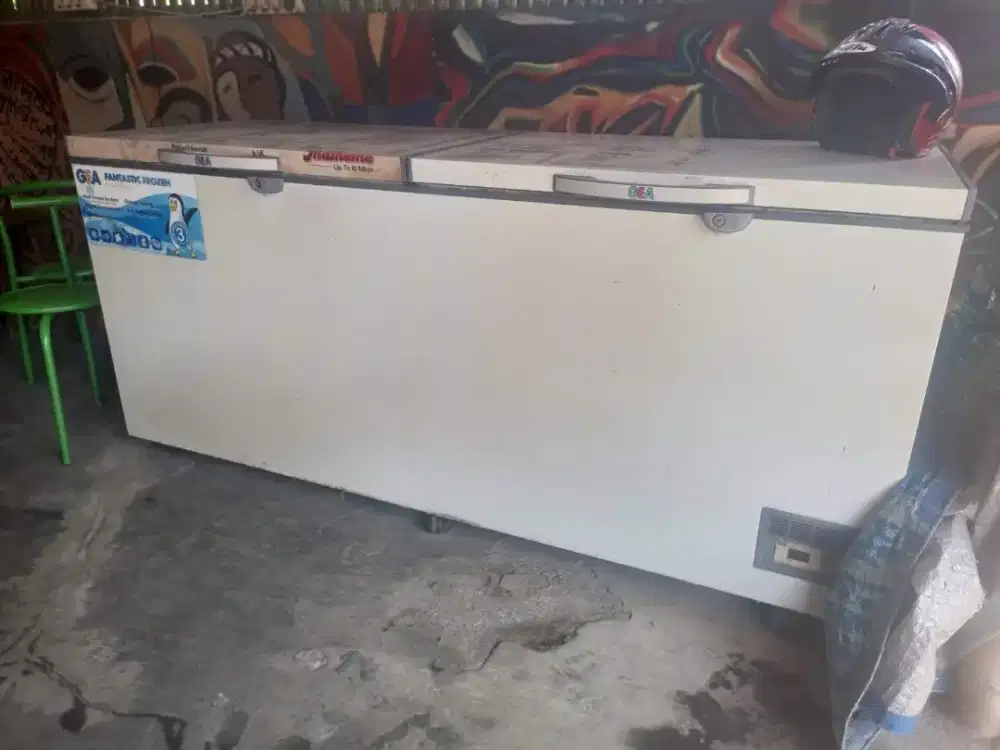 Freezer box dua pintu GEA 700L