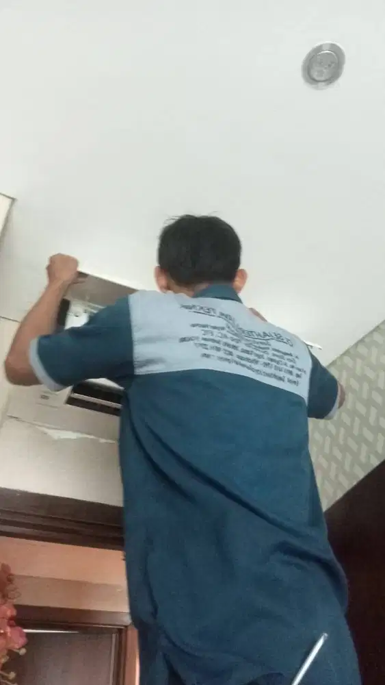 Lowongan Kerja: Customer Service Jasa Service AC & Elektronik