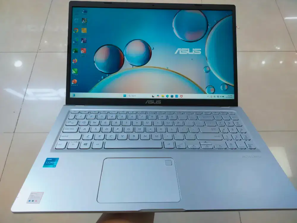 Dijual laptop Asus Vivobook Layar 156inch FHD Ram 8GB DDR4 SSD 512GB