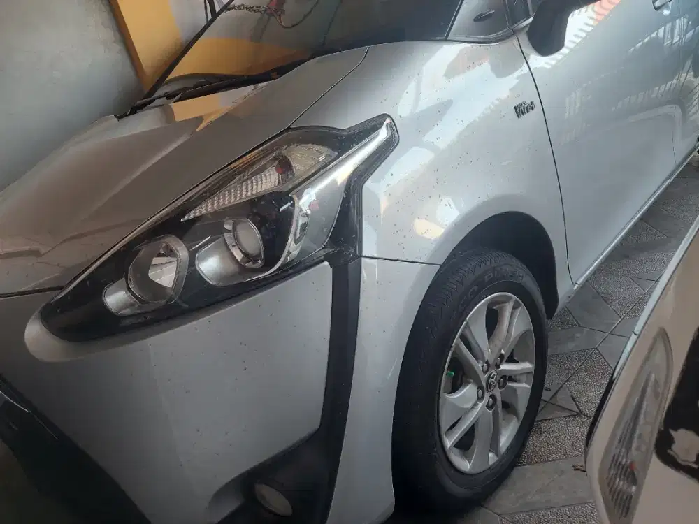 Toyota sienta G matic