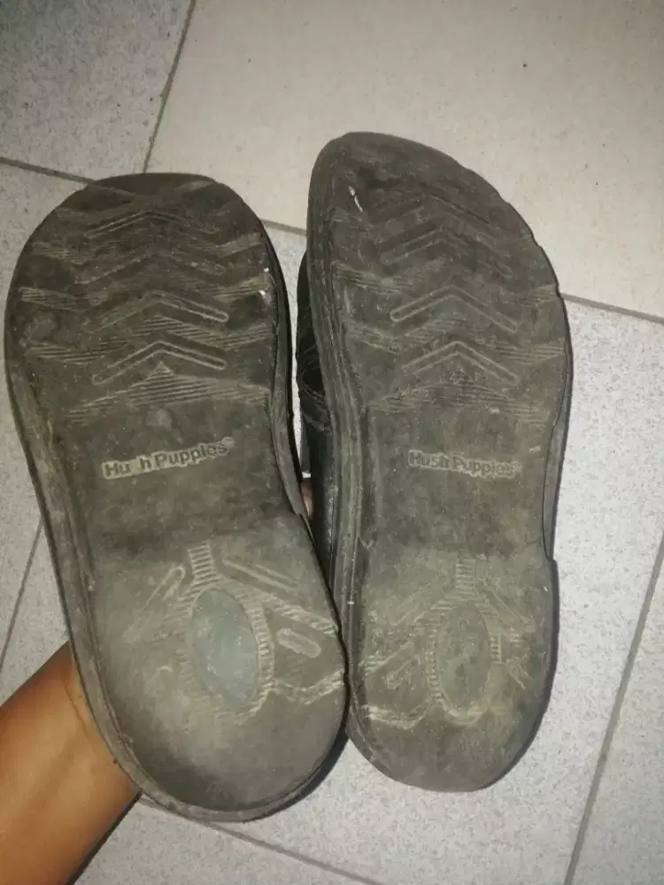 Dijual sepatu kulit Hus puppies