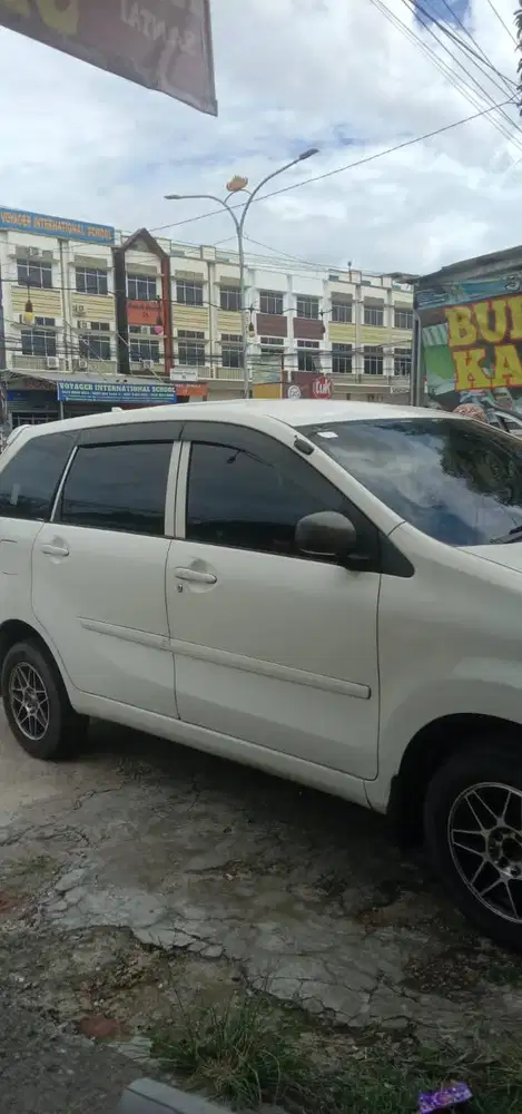 Daihatsu xenia 2014