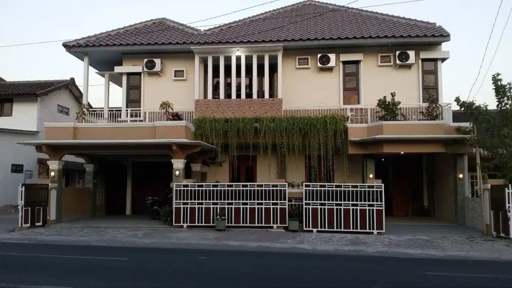 Rumah 2 Lantai Full Furnished Hook Lokasi Strategis Siap Kos Jogja