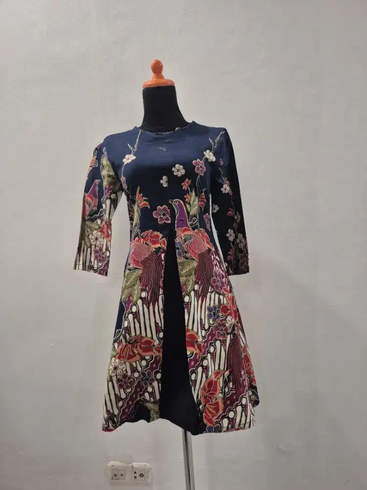 Thrifting. / baju second pribadi dress batik