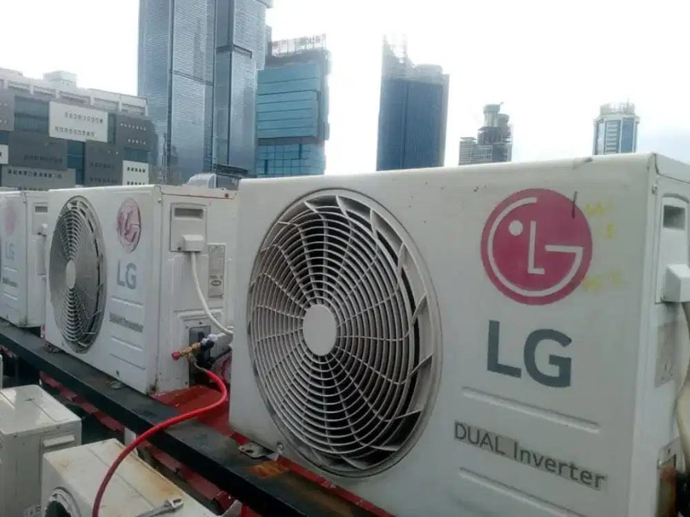 Bongkar pasang AC.