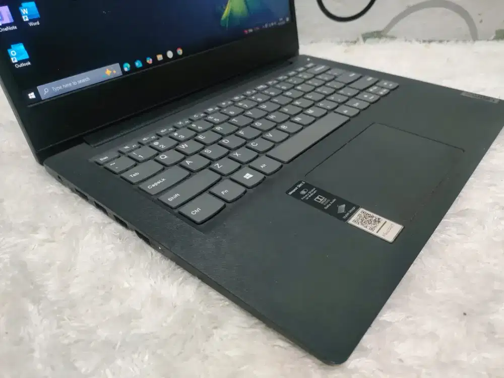 Lenovo Ideapad Slim 3

- Intel Core i3 - 10110