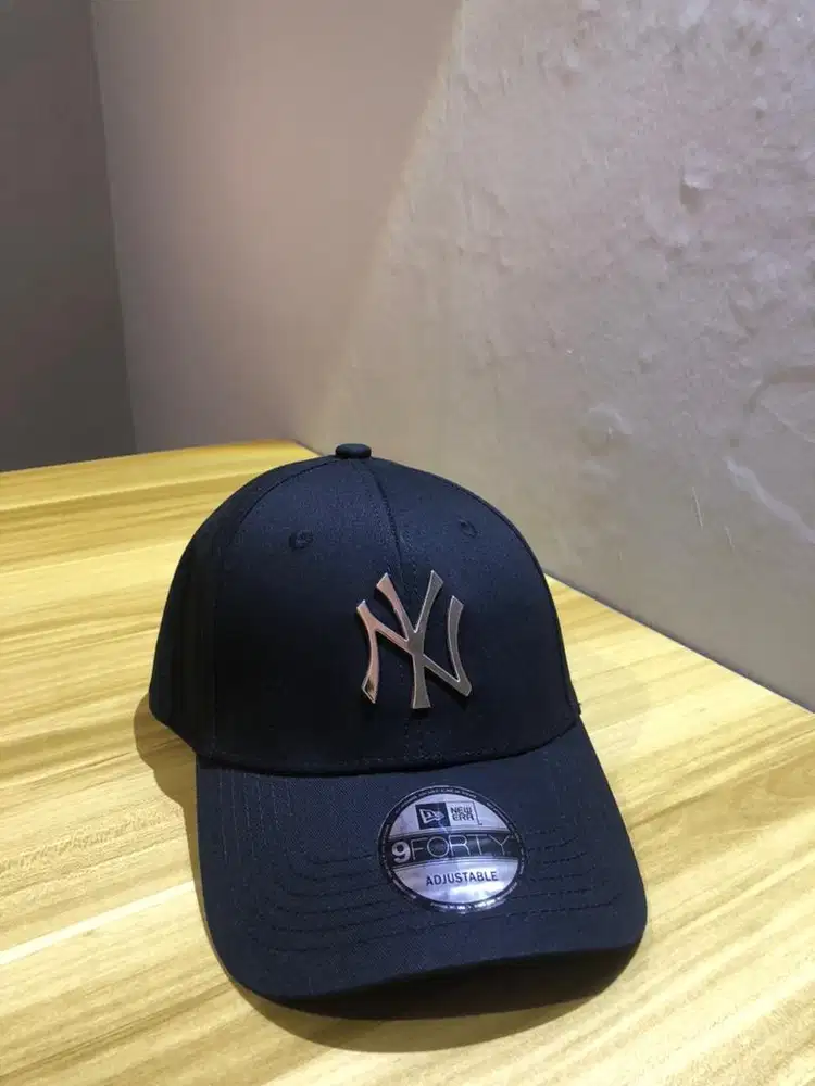 Topi MLB warna hitam