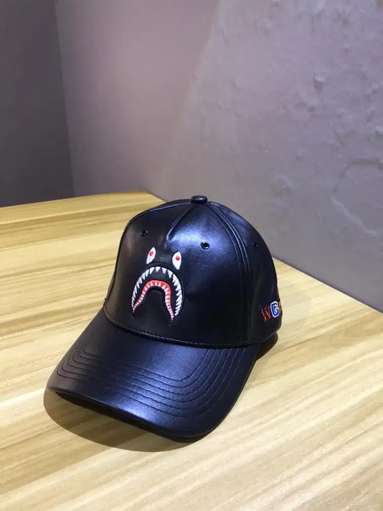 Topi Bape warna hitam bahan kulit asli