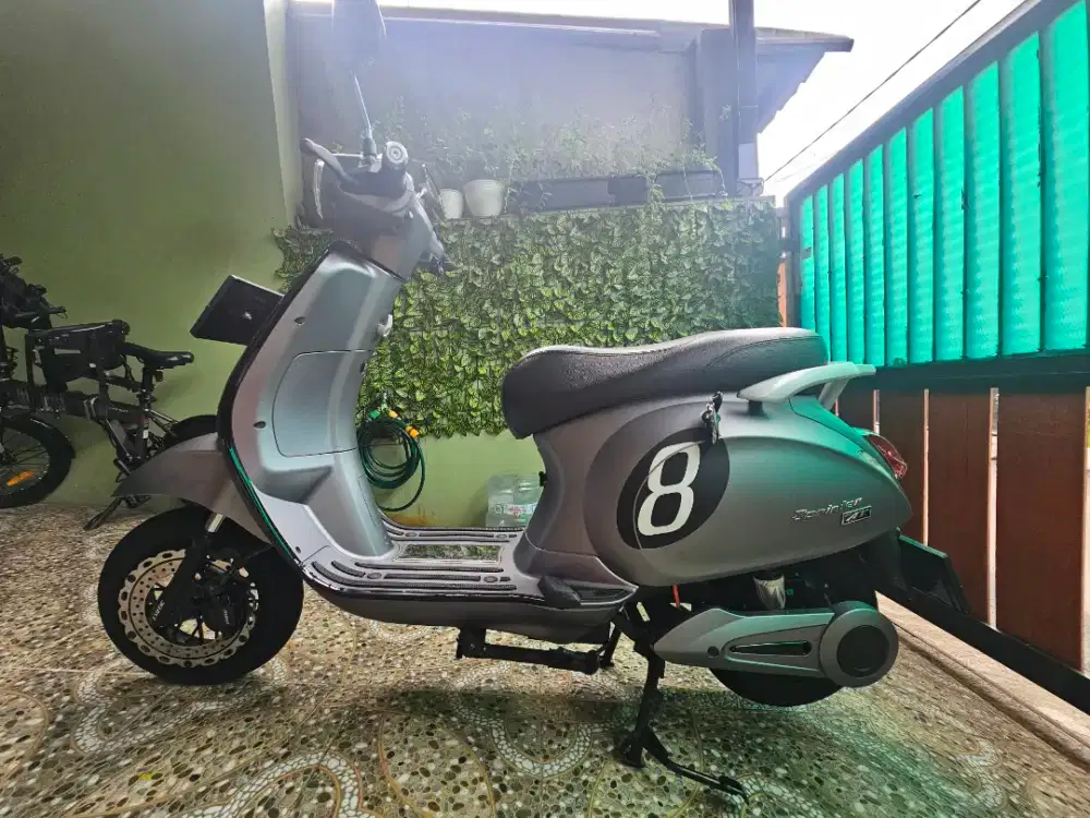 MOTOR LISTRIK EXOTIC SPRINTER 2024 MULUS TANPA LECET ,JARANG DI PAKAI