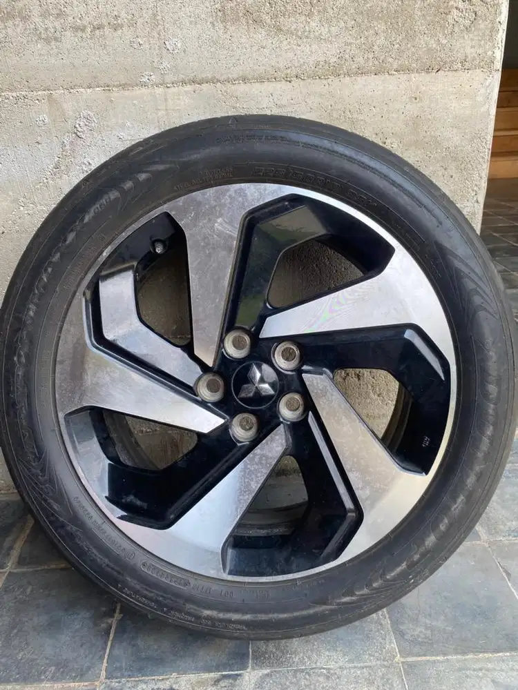Velg Mitsubishi X Force r18 ban Dunlop