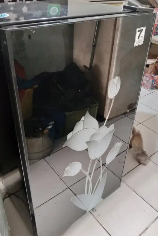 Di jual kulkas satu pintu masih ori  bisa nego tipis jika minat wa