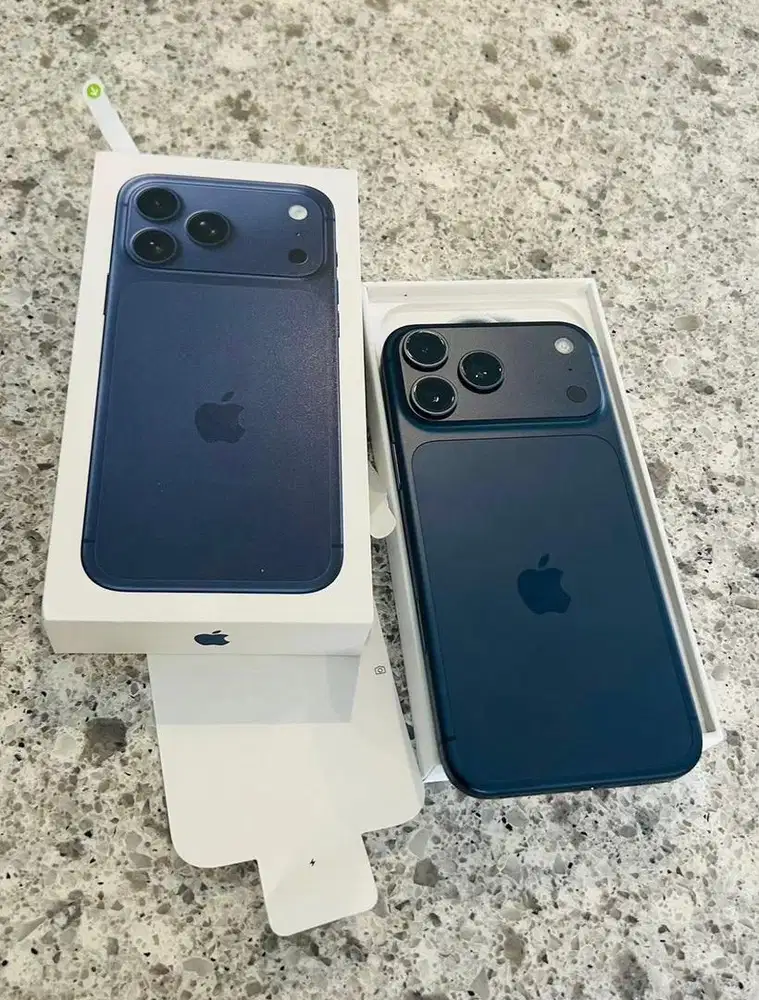 Iphone 17 Promax deep blue 256gb