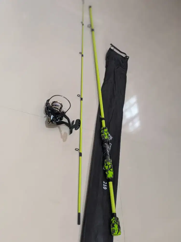 Joran pancing Hollow 2.10m + Reel Exori 1000 Besi