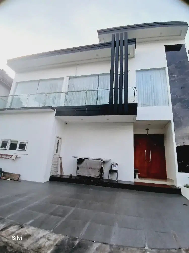 Dijual rmh Tamansari ada kolam renang dgn furnish/desain interior