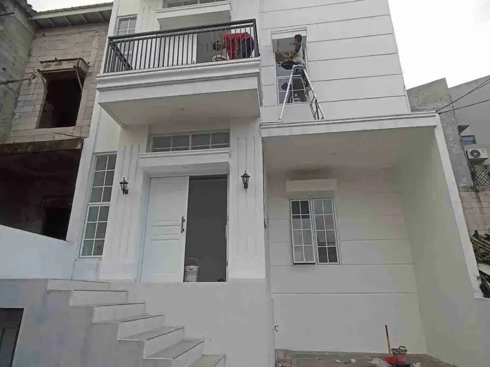 Rumah clasik 2 lantai 950 juta bambu apus blakang taman mini jakarta timur
