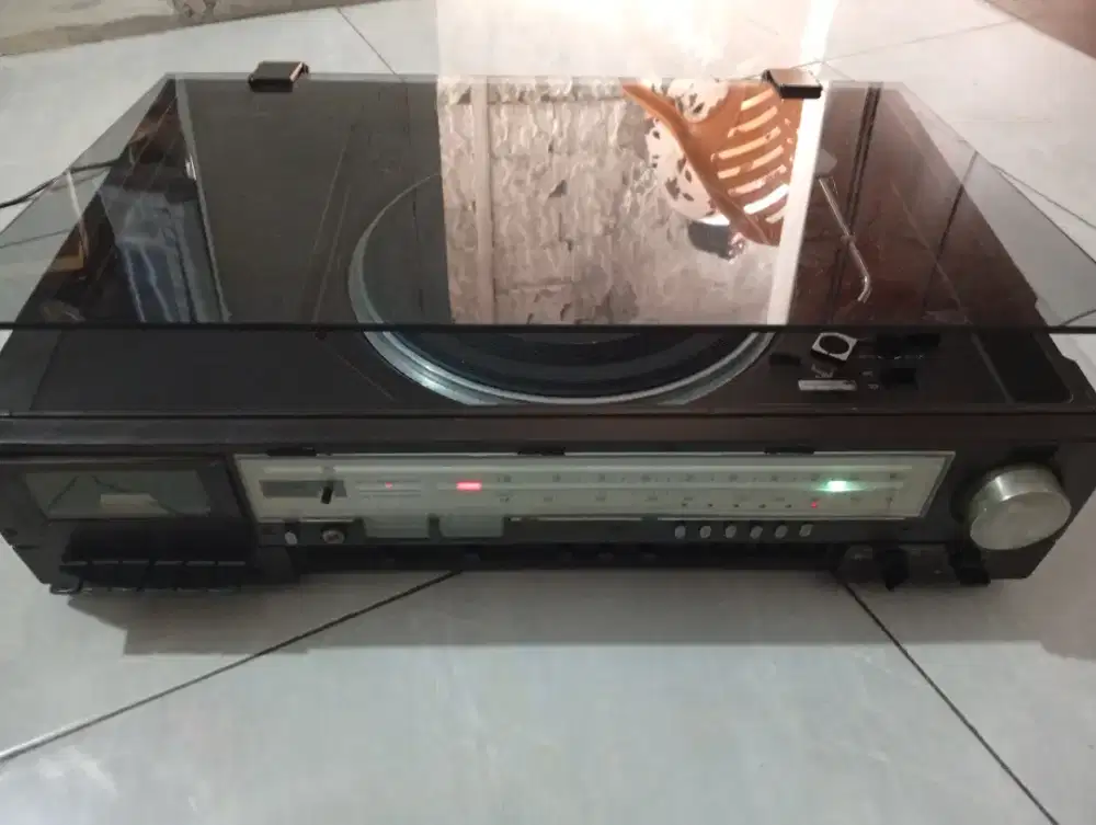 Radio. Tape. Turntable vintage