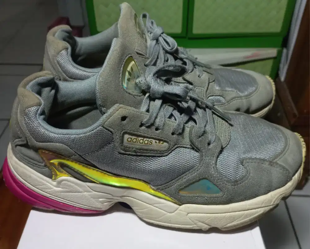 Adidas Falcon 'Light Grey Real Magenta' EG2676 Original
Size 38