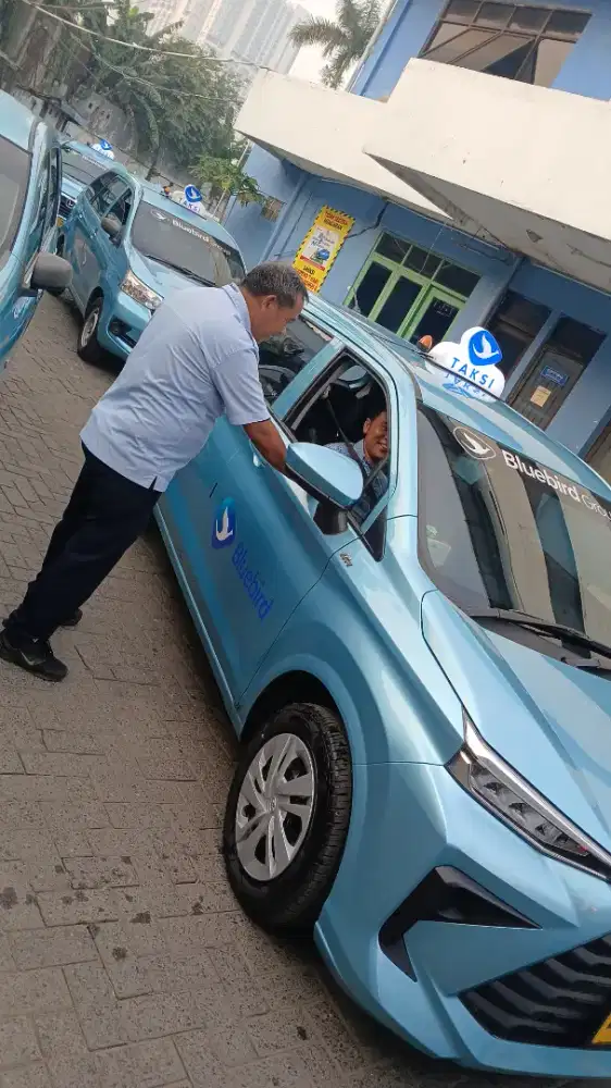 Driver Taksi Bandara Blue Bird