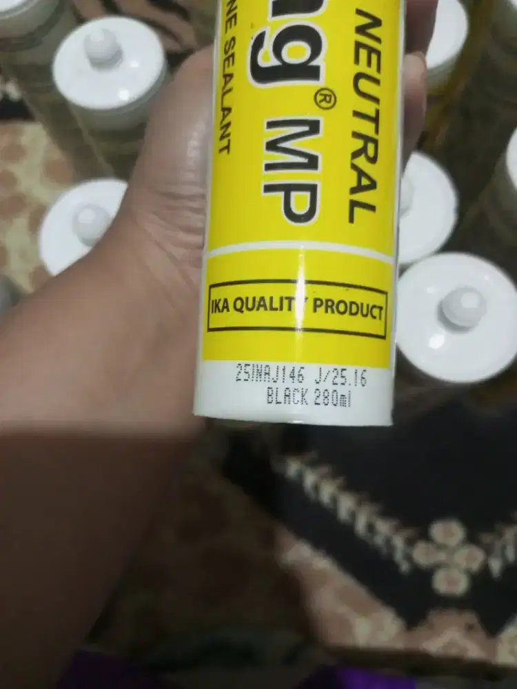 Sealant atau lem kaca ada 40 botol