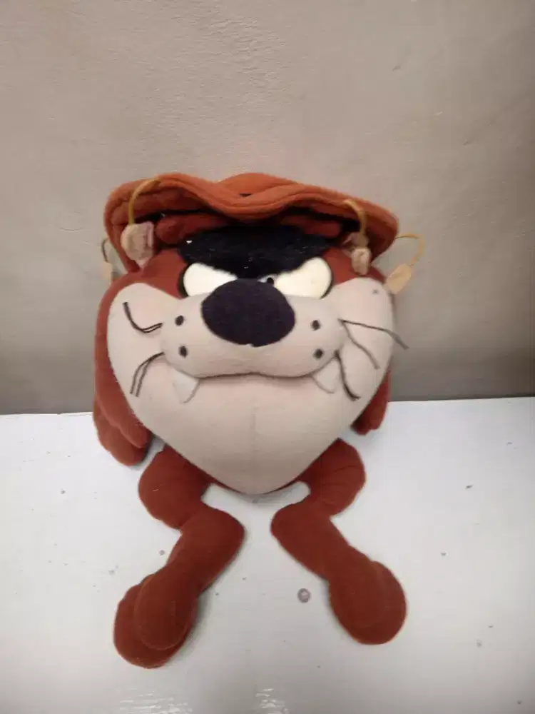 Boneka mainan Tazmanian ada dua sepasang