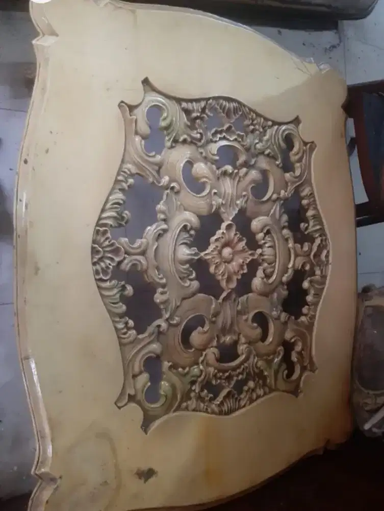 Meja Ukir Bahan Jati
