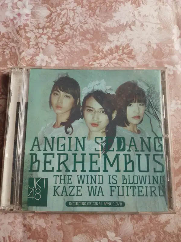 CD Album JKT48 – Angin Sedang Berhembus / the wind is blowing