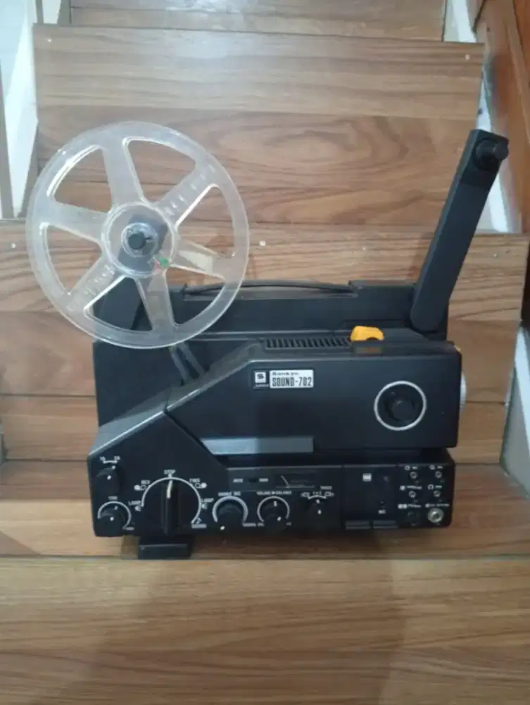 Proyektor 8 mm. Sankyo 702
