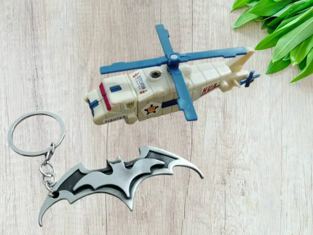 Dijual Gantungan Kunci Batman dan Helicopter Transformer