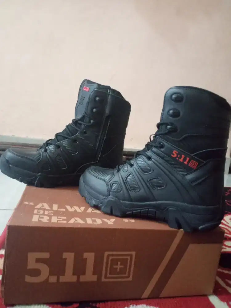 Sepatu Gunung/security