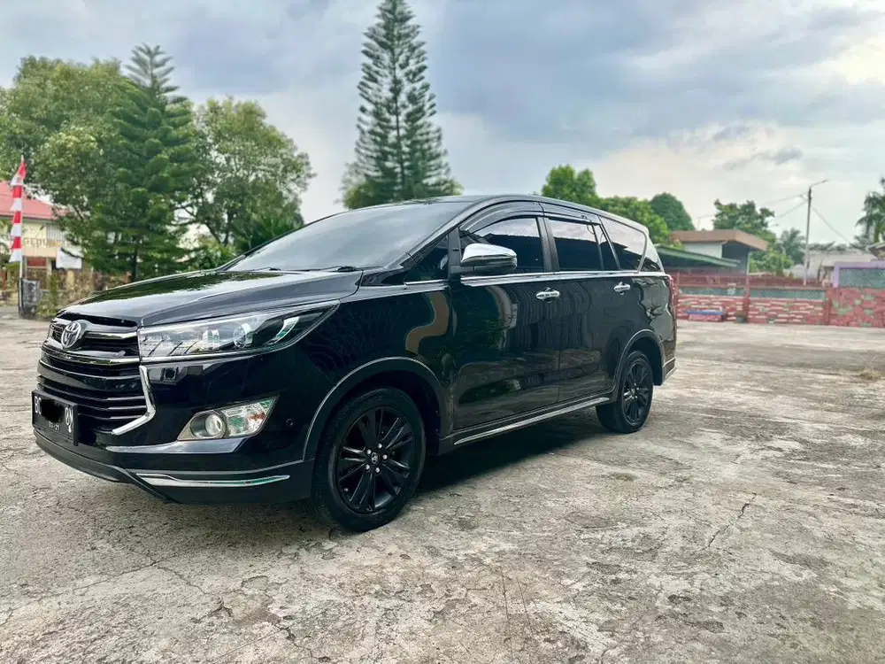 Innova Venturer Diesel A/T 2018