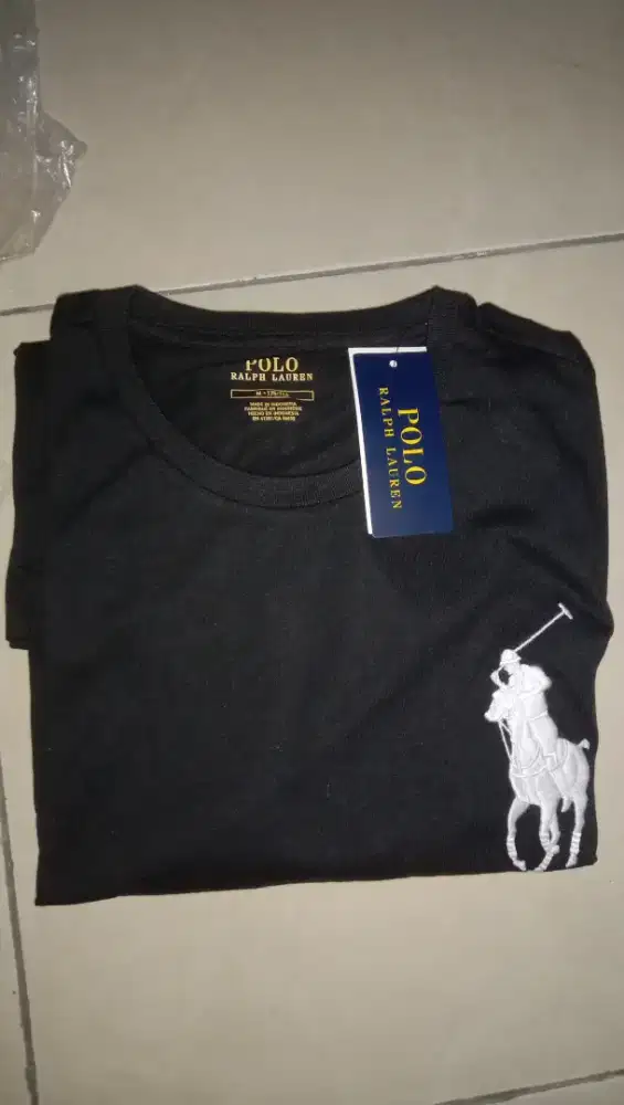 Sale ..Kaos Pria kondisi baru,size M