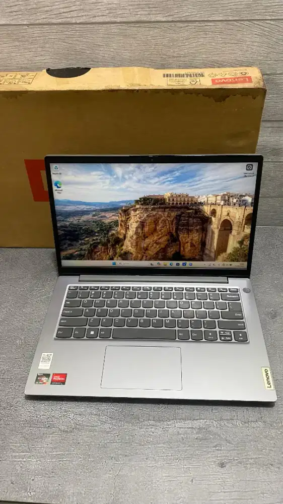 Jual laptop Lenovo V14 G4 second
