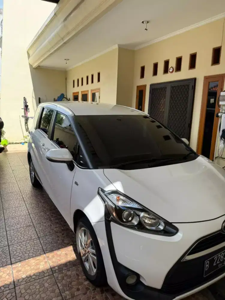 Jual milik sendiri, toyota sienta 1.5 G, matic, putih, KM 95 rb