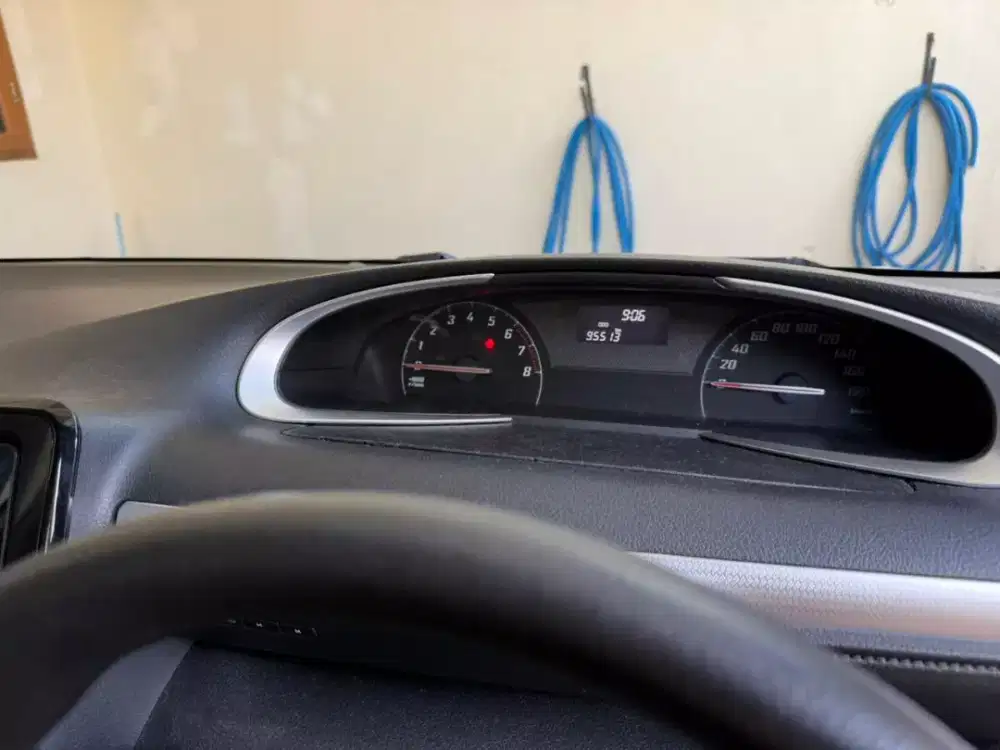 Jual milik sendiri, toyota sienta 1.5 G, matic, putih, KM 95 rb
