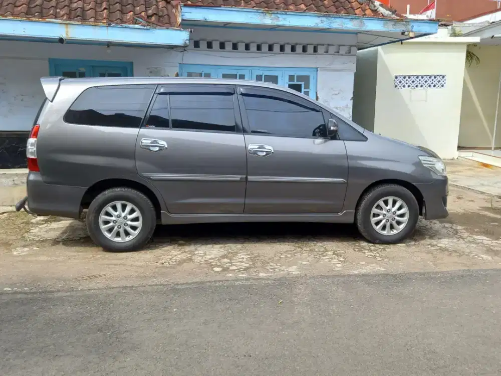 Innova 2012 matic bensin