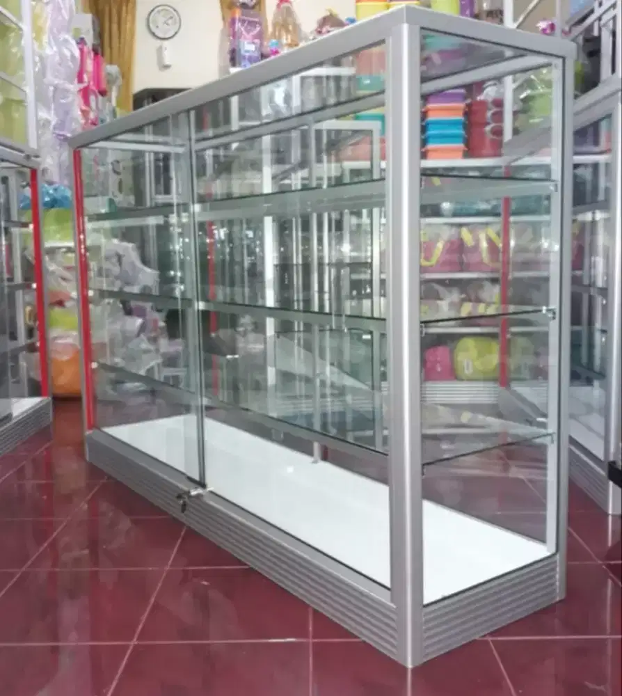 Di jual Etalase Panjang 1,5Mx1M Barang Baru & Ready