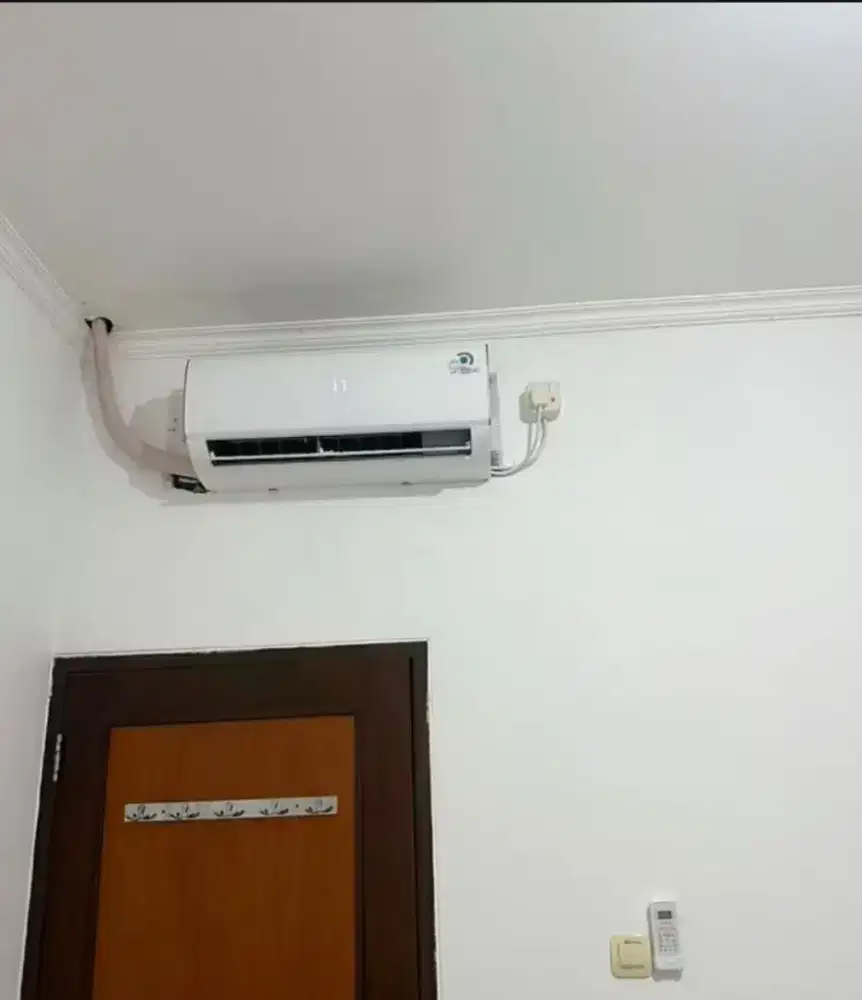 Jual AC Merk Midea 1/2 PK pemakaian baru 2 bulan, masih Gress