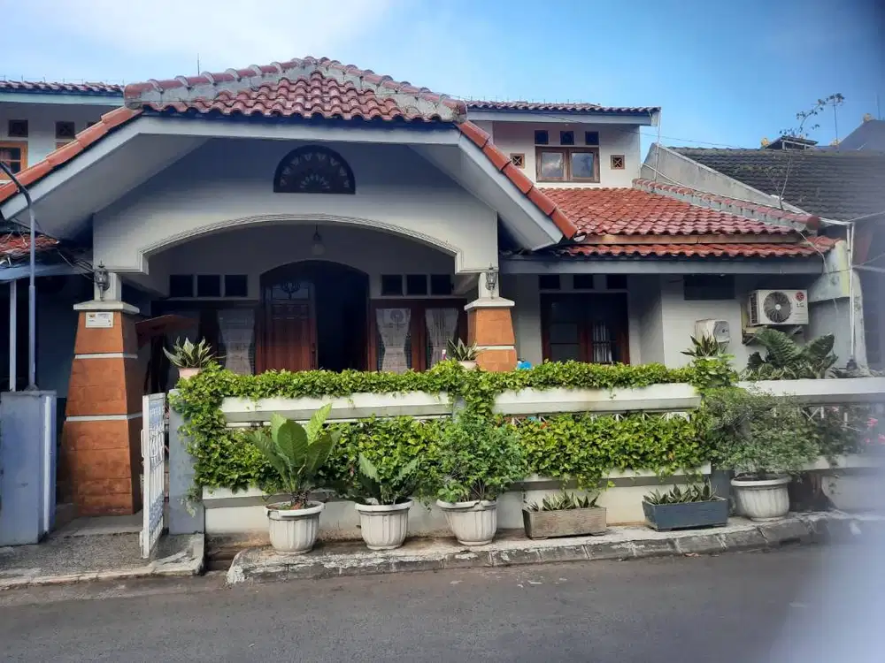 Dijual Rumah Tinggal 2 lt, Luas Bangunan 400 m², Luas Tanah 300 m²