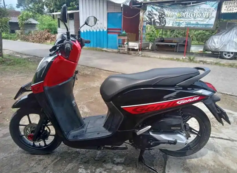 Honda Genio merah hitam 2020