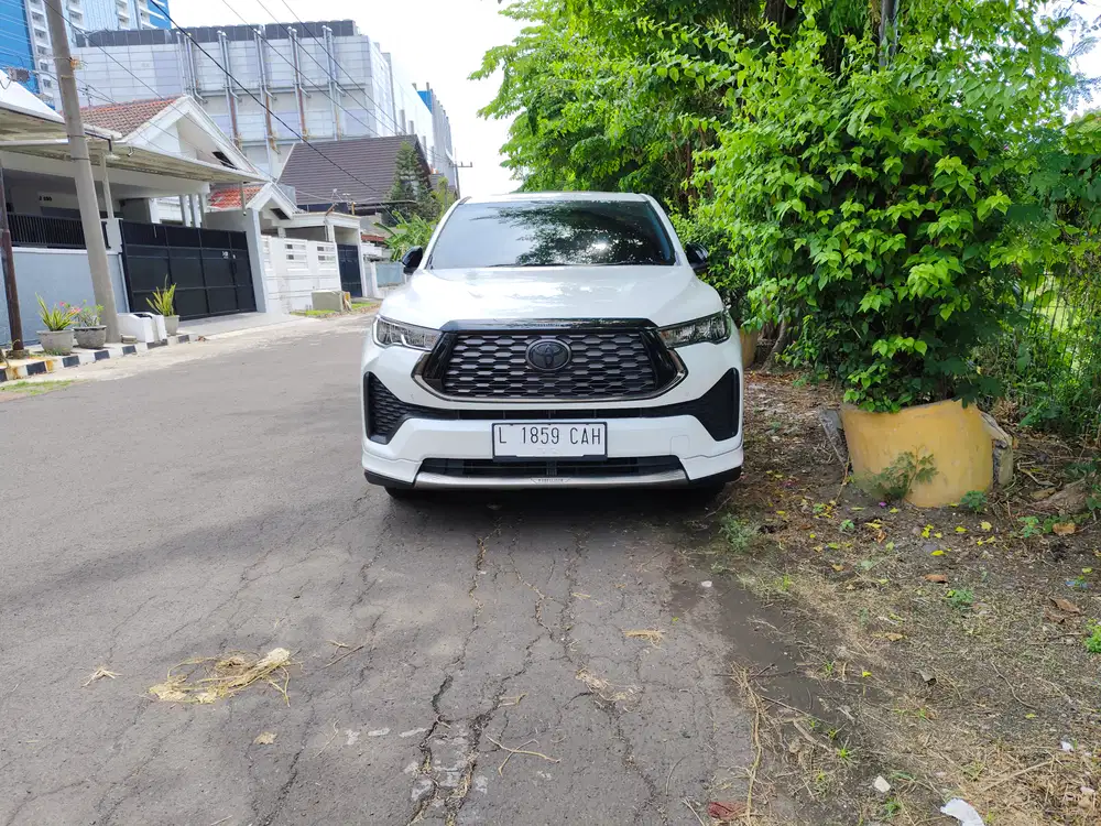 Toyota Kijang Innova 2024 Hybrid mulus like new pemakaian halus sekali