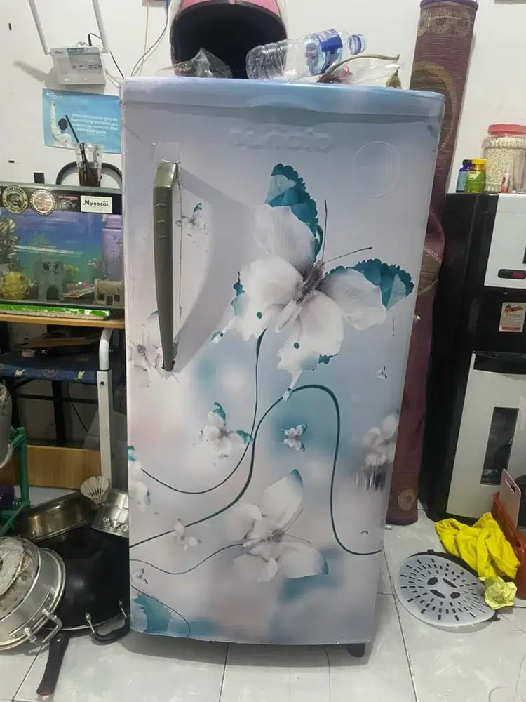 Kulkas toshiba glacio dingin beku
