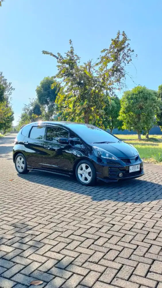 Tdp 25 juta jazz S matic hitam 2009 full orisinil siap pantau surabaya