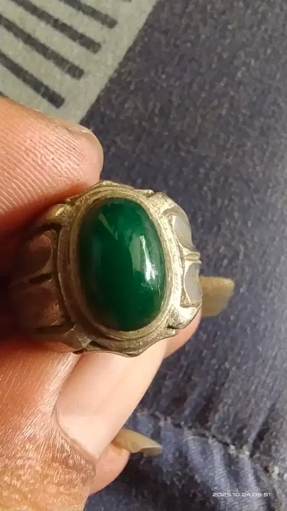 Natural batu bacan