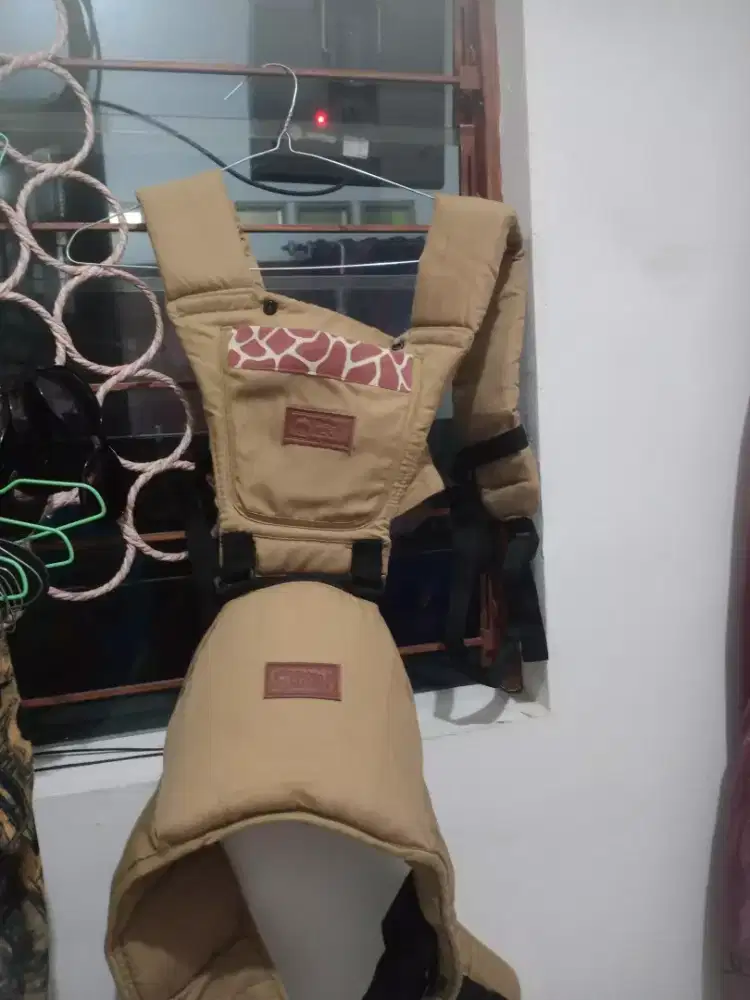 Gendongan bayi depan belakang