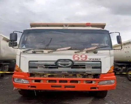 TRUCK HINO 700 ZY 2011-2012 for LELANG
