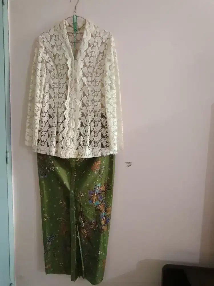 Setelan kebaya modern -  Siap pakai