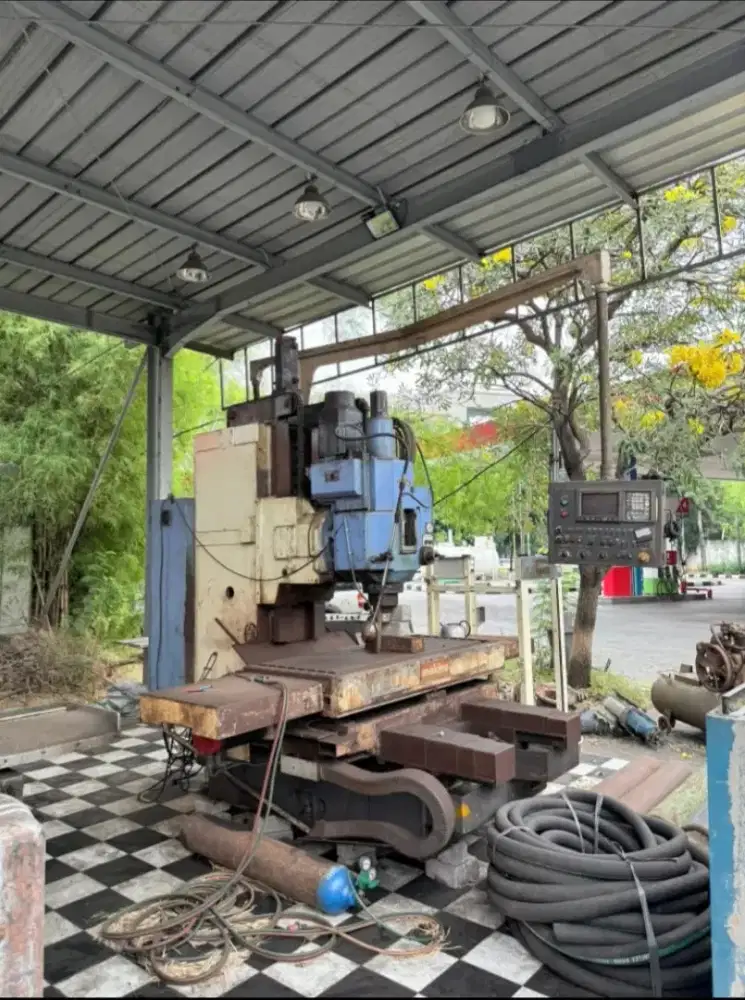 Dijual mesin milling ada 2mesin