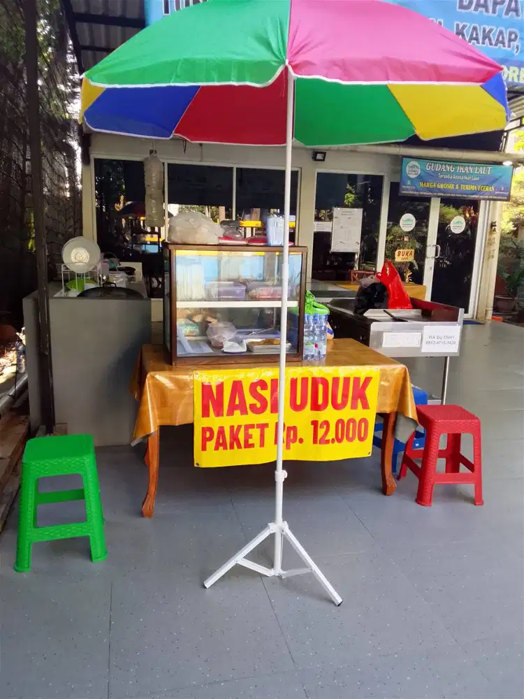 Etalase warung kondisi bagus