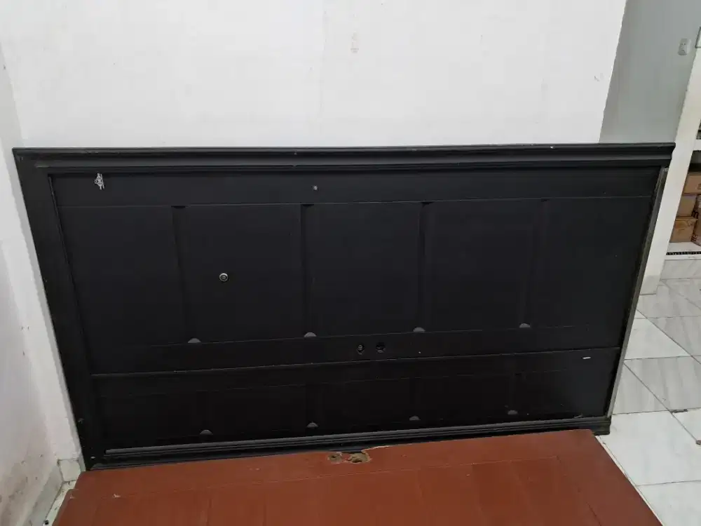 Pintu besi bekas ukuran 210 cm x 124 cm